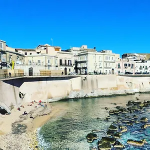 https://rosalia-house.sicilyhotelsitaly.net